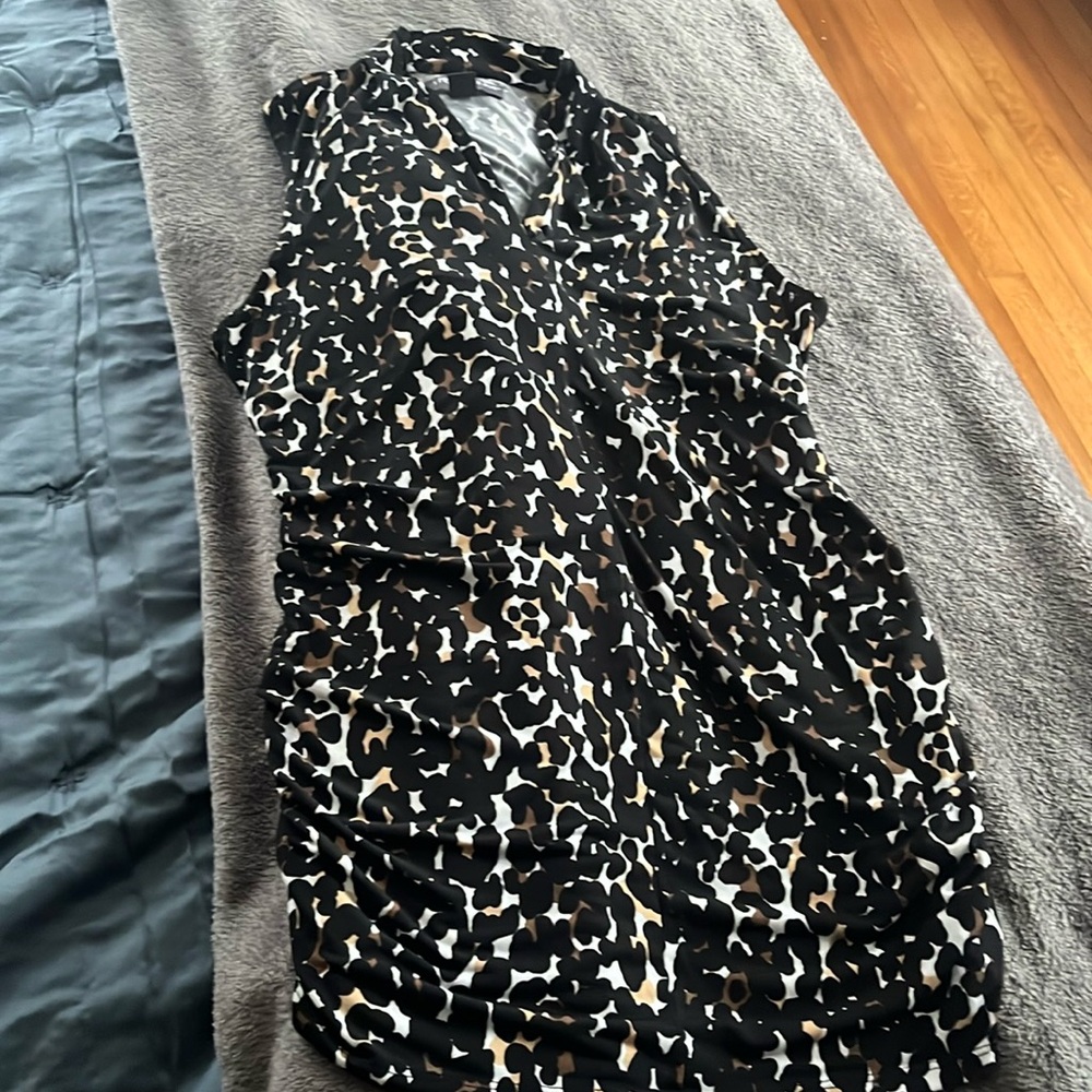 A Pea in the Pod Maternity tank with rousing size medium animal print